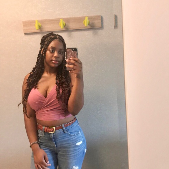 🦋Welcome to my closet🦋 - Picture 2 of 4